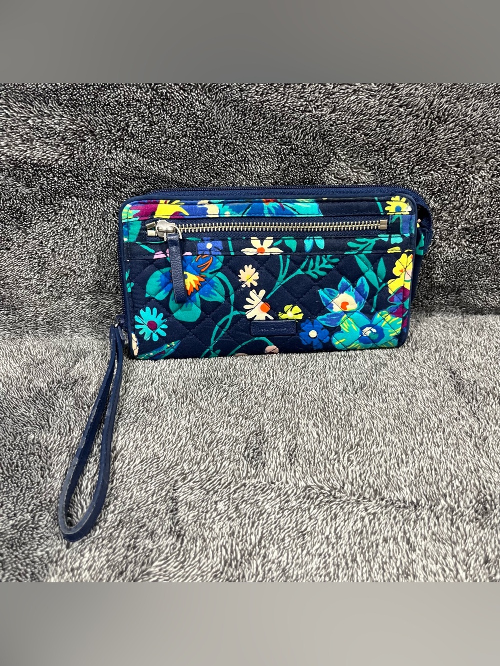 Vera Bradley Blue FloVera Bradley Blue Floral Quilted Zip Around Wallet Wristlet